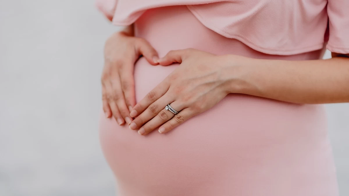 Αποκλειστικό: Ποια καλλονή της showbiz περιμένει το πρώτο της παιδί;