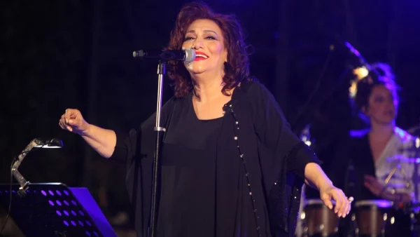 Ελένη Βιτάλη: «Από το παιδί μου ζητώ συνέχεια συγγνώμη...» - Συγκινεί με την εξομολόγηση για τον γιο της