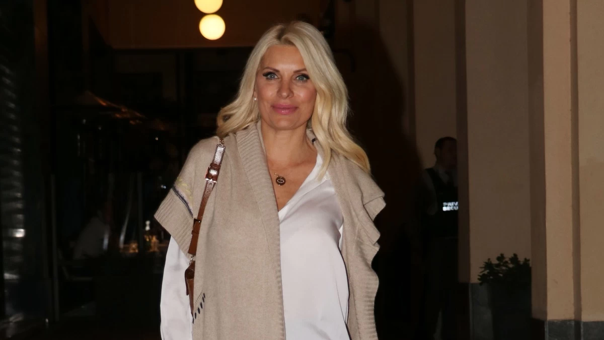 Ελένη Μενεγάκη: Το δημόσιο "αντίο" και τα συγκινητικά λόγια της παρουσιάστριας για τον Βασίλη Καρρά