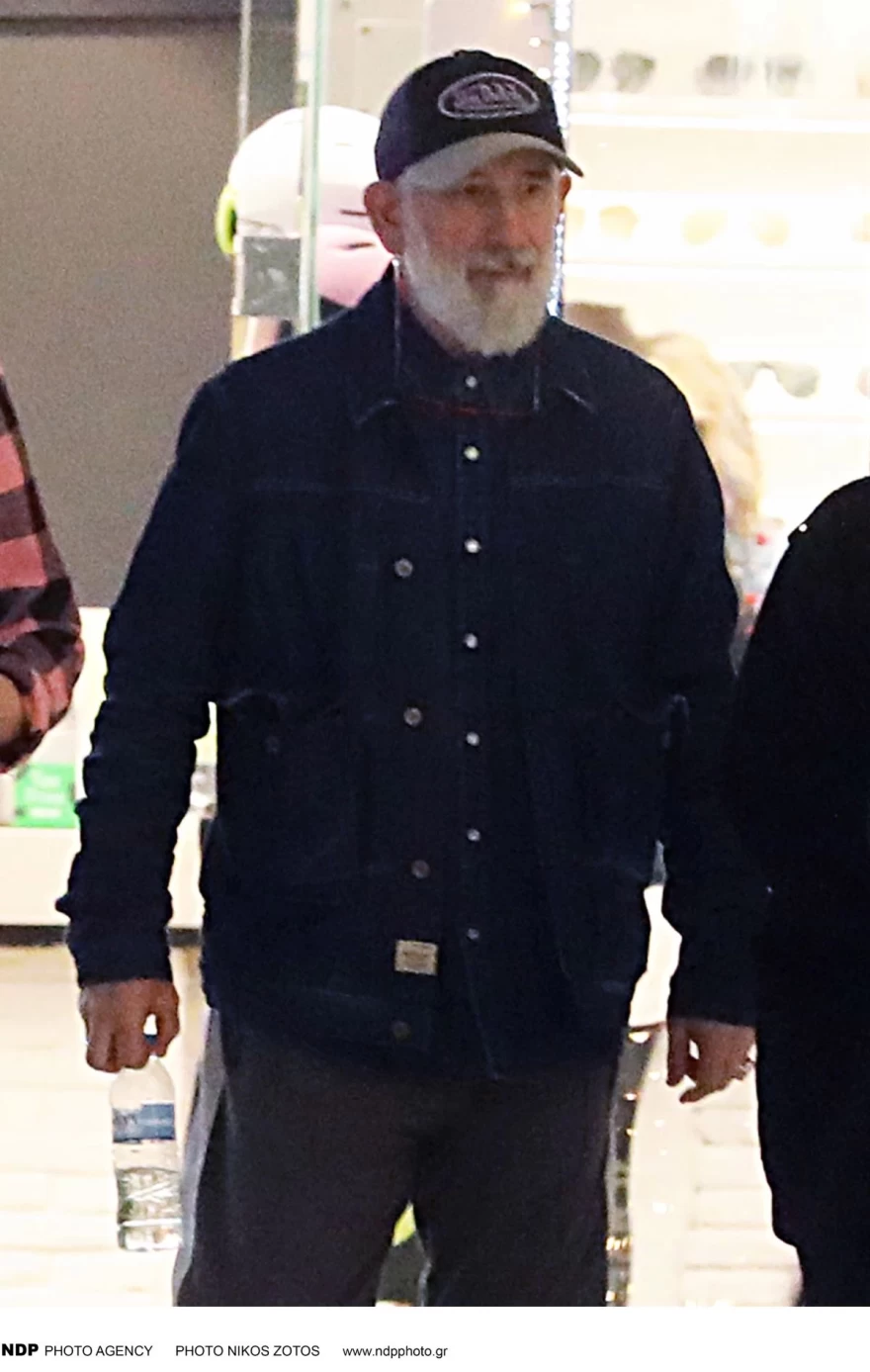 Πέτρος Φιλιππίδης - Έξοδος