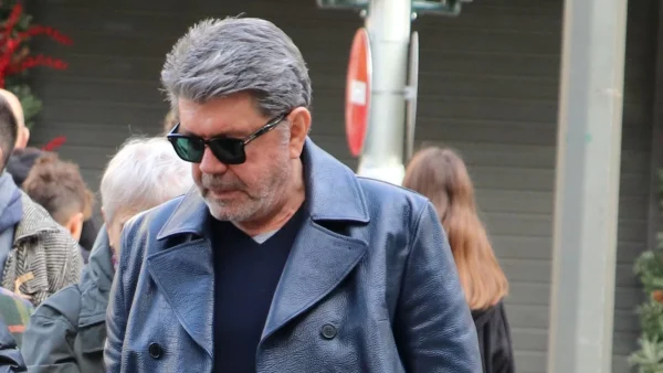 Γιάννης Λάτσιος: Σε μαγαζί στα Άνω Πετράλωνα - Στο πλευρό του γνωστή καστανή κυρία