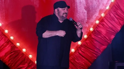 Γιώργος Αλκαίος: «Είχα μανιακό θαυμαστή που έπαιρνε τα σκουπίδια μου»