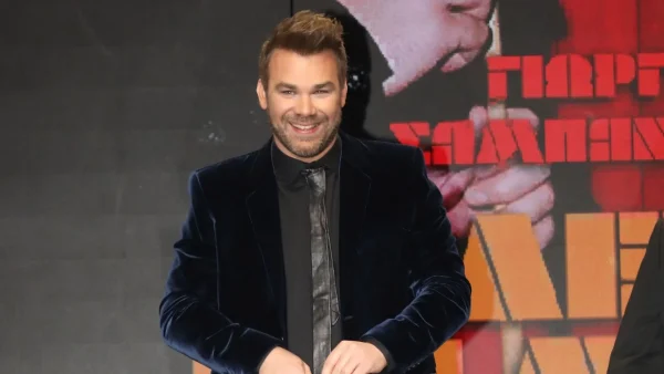 Γιώργος Σαμπάνης: Έγινε πολυπλατινένιος και το γιόρτασε με τη σύντροφό του Ιωάννα Σαρρή – Δείτε φωτογραφίες