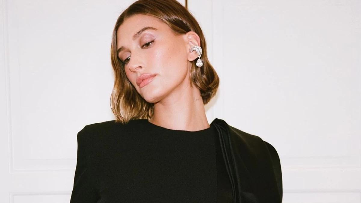 Hailey Bieber: Aυτή είναι η κρέμα προσώπου που χρησιμοποιεί για να ανακουφίσει το ερεθισμένο δέρμα της!