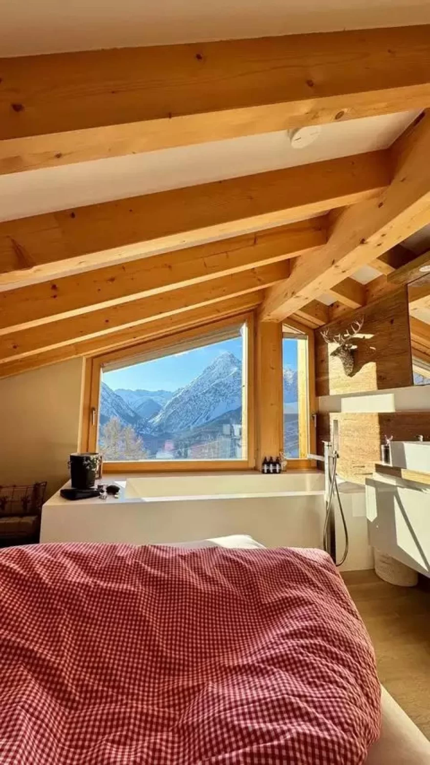 Ηλιάνα Παπαγεωργίου Ελβετία δωμάτιο