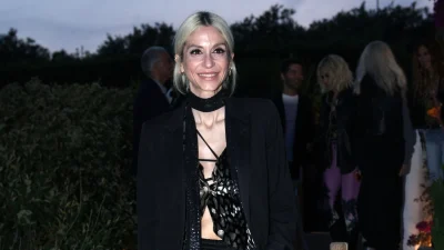 Σοφία Καρβέλα: Τραγουδά στο Tik Tok  το "Ψυχεδέλεια" - H πρωτοχρονιά με την Άννα Βίσση