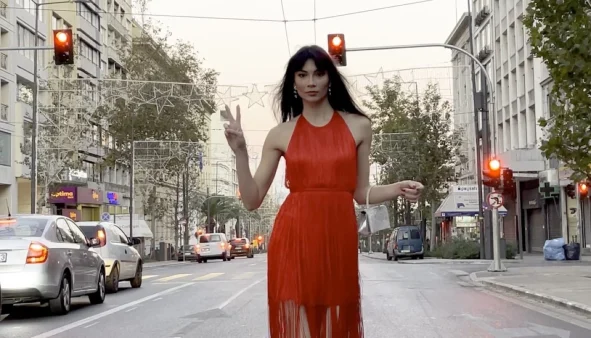 Κόκκινο φόρεμα: Το κομμάτι που θα κλέψει την παράσταση στις εξόδους του 2024