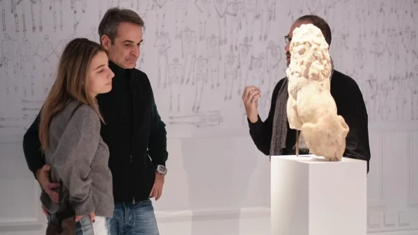 Κυριάκος Μητσοτάκης: Στο Μουσείο Κυκλαδικής Τέχνης με την κόρη του Δάφνη