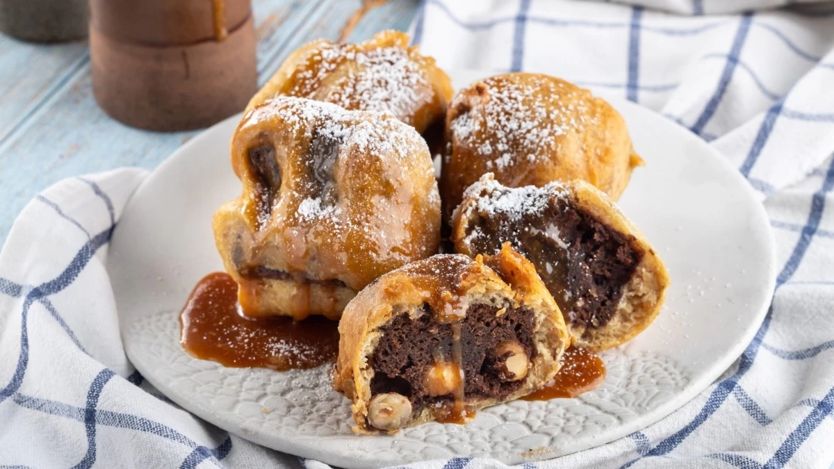 Κάθε μπουκιά και απόλαυση: Νόστιμοι λουκουμάδες με brownie - Δες πως να τους φτιάξεις μέσα σε 20 λεπτά