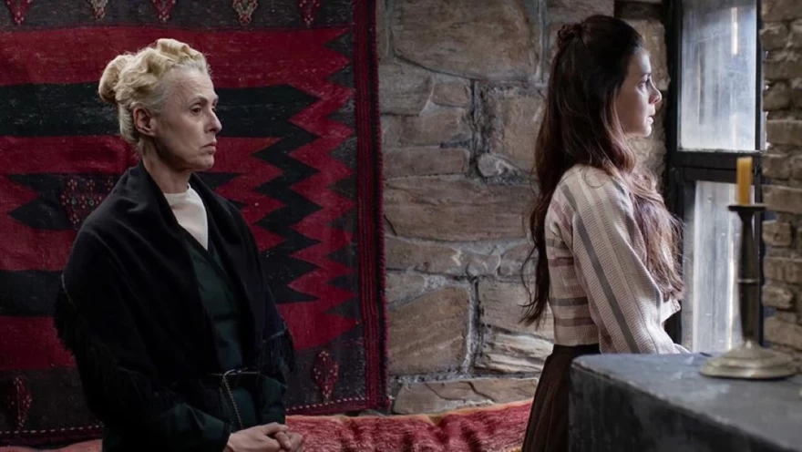 Η Πολυξένη με την Δαμιανή από την Μάγισσα