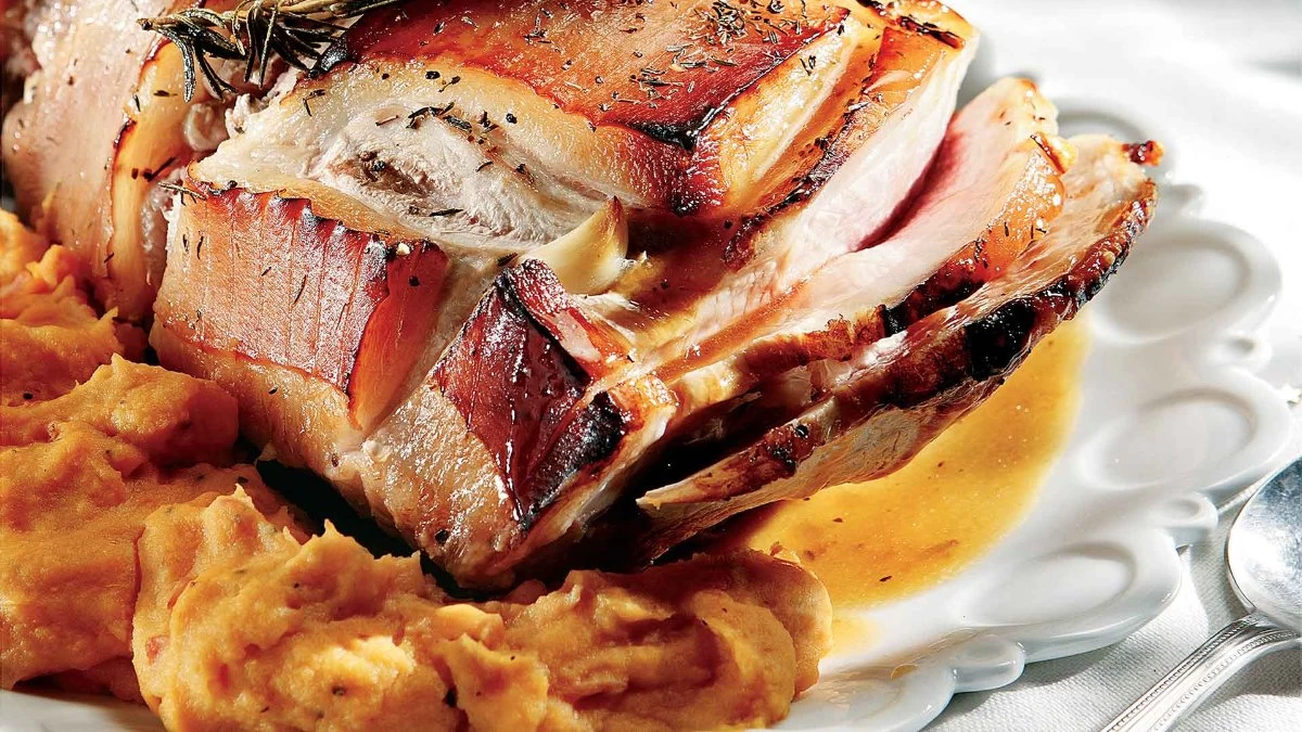 Μπούτι χοιρινό γλασαρισμένο με πουρέ γλυκοπατάτας - To μυστικό για να μην ξεροψηθεί και να λιώνει στο στόμα