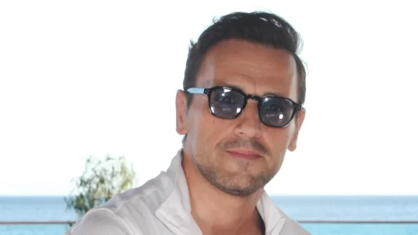 Νίκος Βέρτης: Είναι μαζί από το '17 - Αυτή είναι η ξανθιά καλλονή σύντροφός του! Εκείνος είναι 47 κι εκείνη 27