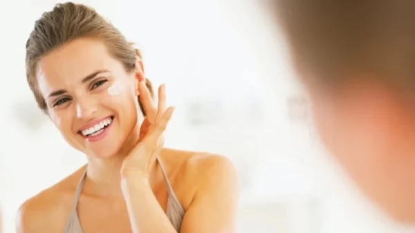 Λιπαρό δέρμα: Δες πως να το περιποιηθείς μειώνοντας λιπαρότητα & γυαλάδες!