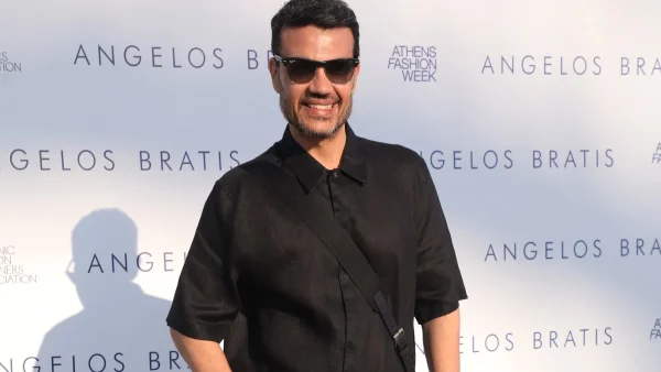 Παντελής Τουτουντζής: Σπάνια κοινή φωτογραφία με τον σύντροφό του - Το τρυφερό φιλί του ζευγαριού