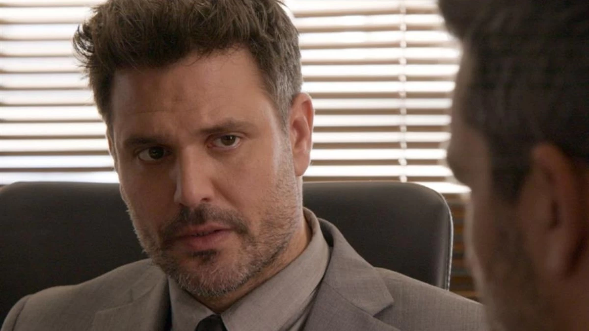 Παγιδευμένοι (29/1): «Πες ότι δεν είσαι άρρωστος ρε! Πες το!» - Μαθαίνει τα τραγικά νέα και καταρρέει