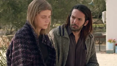 Η παραλία: Ο Χάρι δεν χαίρεται με την εγκυμοσύνη της Υπάτιας