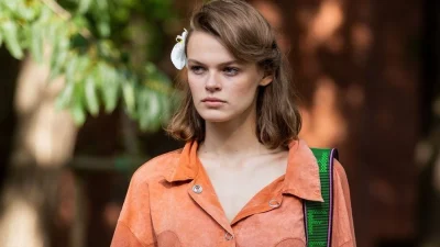 4 ιδέες για να φορέσεις το "Χρώμα της Χρονιάς" - Το ροδακινί θα κυριαρχήσει τη νέα σεζόν