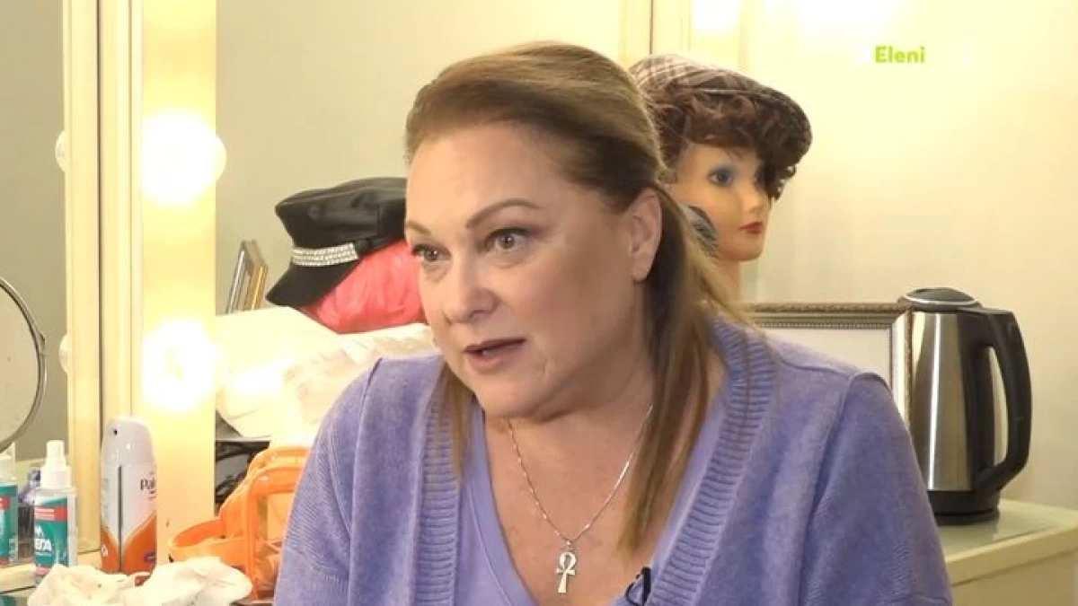 Ρένια Λουϊζίδου: «Δεν έχω ιδέα πως έχει κρατήσει ο γάμος μου τόσα χρόνια» - Η σπάνια εξομολόγηση για τον σύζυγο και τη σχέση με τον γιο της