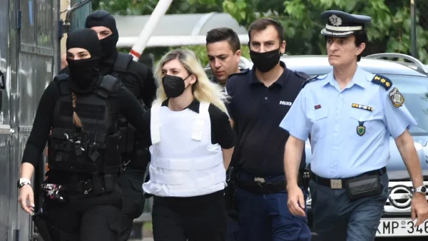 Ρούλα Πισπιρίγκου: «Θα με βουτήξεις;» - Έντονο επεισόδιο με τον Μάνο Δασκαλάκη στη δικαστική αίθουσα την ώρα της απολογίας