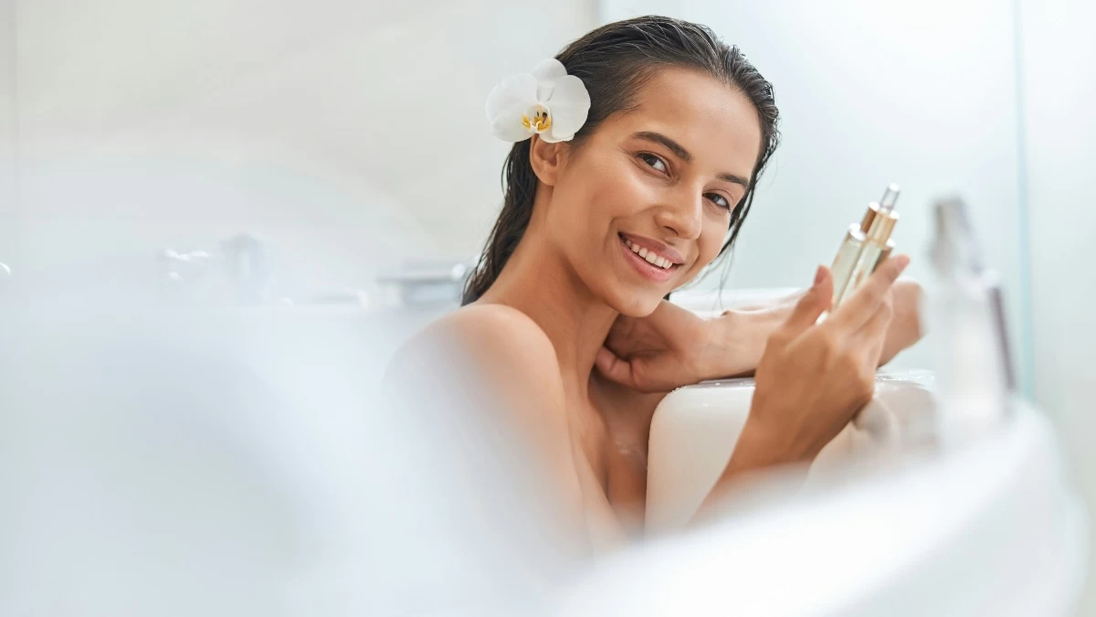 Με αυτό τον ορό νύχτας - που έχει και τις καλύτερες κριτικές στην κατηγορία του - θα αποκτήσεις ομοιόμορφο & φωτεινό δέρμα χωρίς κηλίδες!