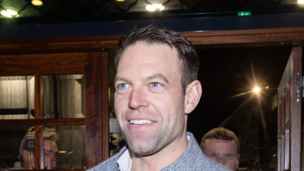 Στέφανος Κασσελάκης: Μόνος του σε βραδινή έξοδο χωρίς το σύζυγό του, Tyler McBeth - Έκλεψε την παράσταση με την εμφάνισή του