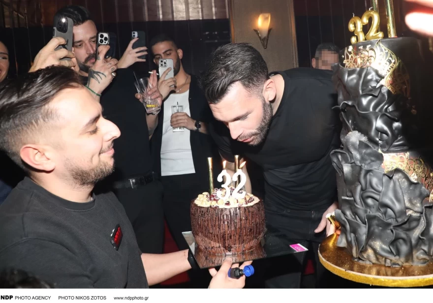 Στάθης Σχίζας - Πάρτι γενεθλίων - Survivors