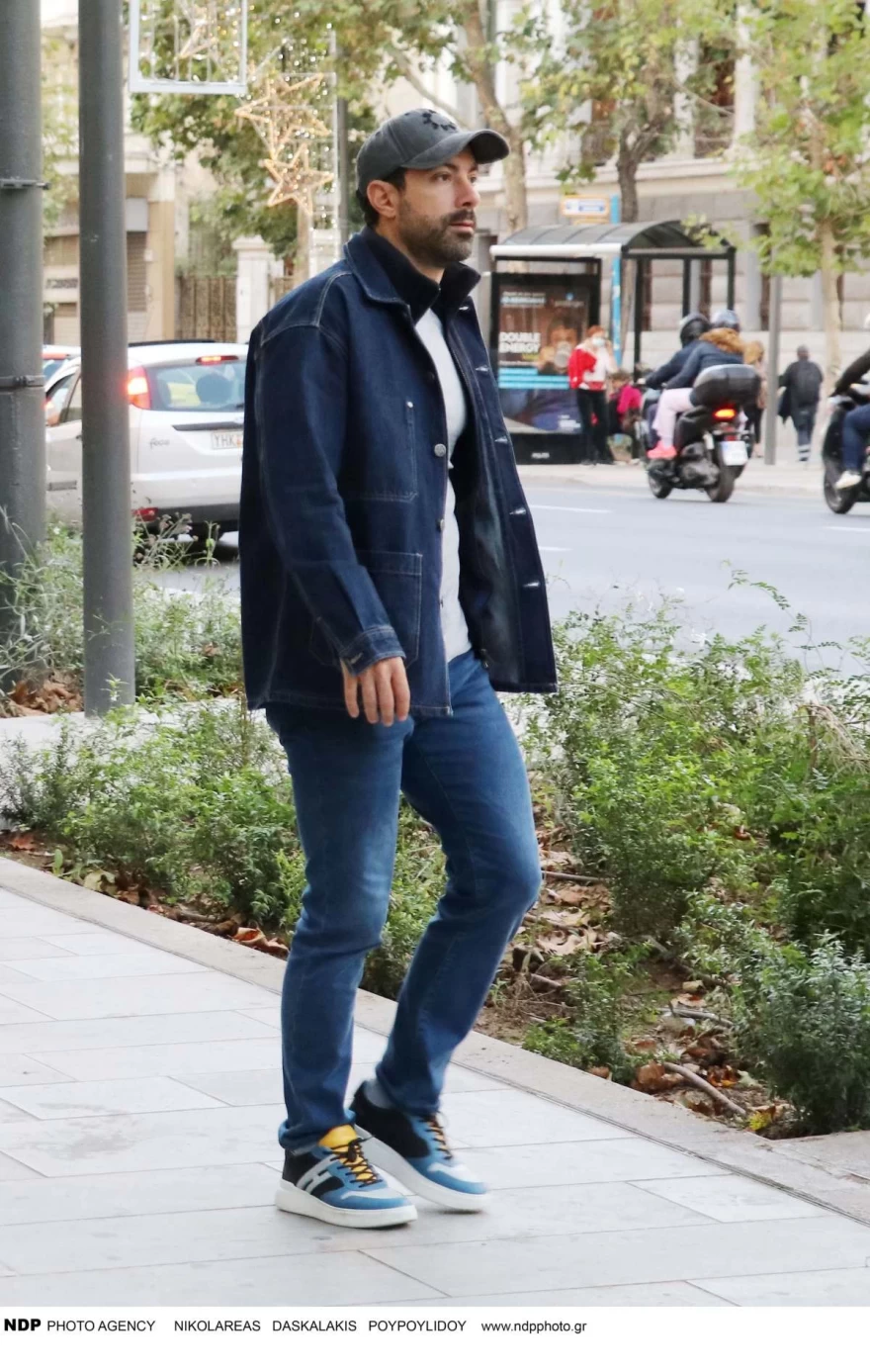 Σάκης Τανιμανίδης - Αθήνα - Μόνος