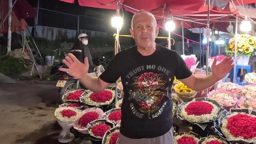 Ο Τάσος Δούσης στο Βιετνάμ