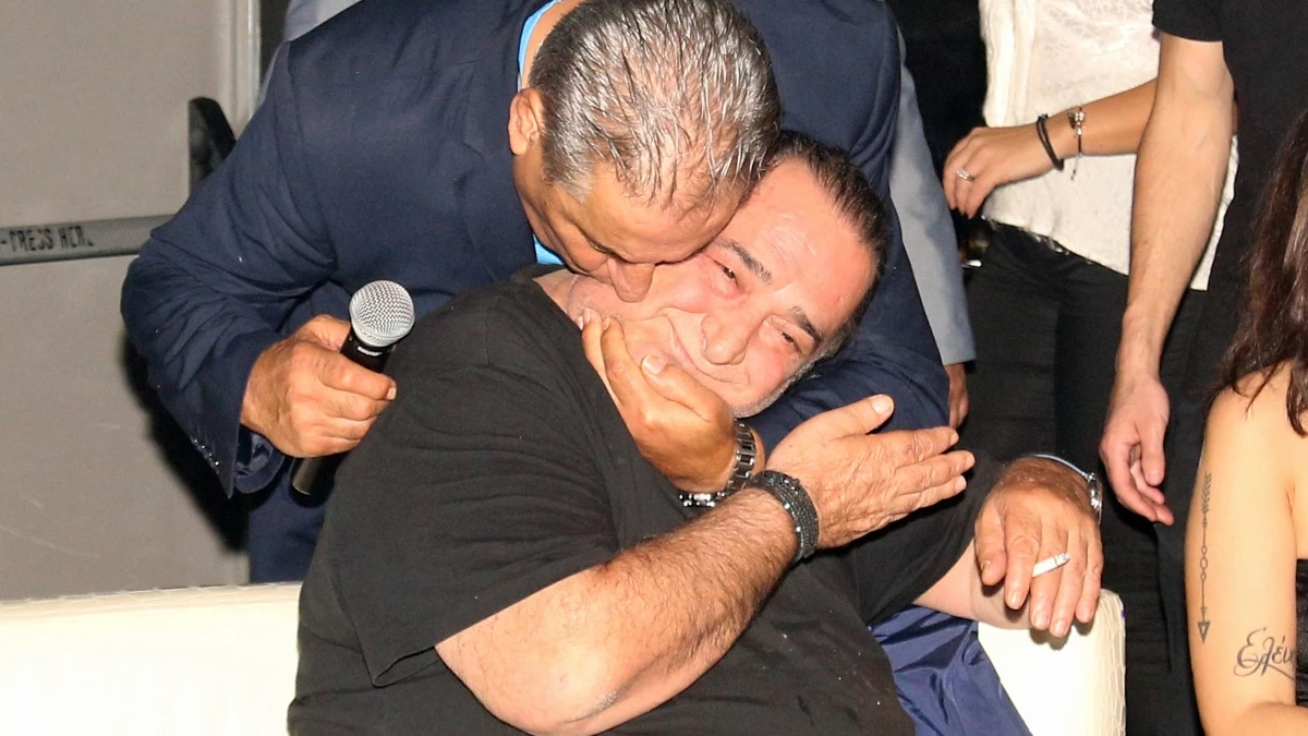 Βασίλης Καρράς: Αποκαλύφθηκαν τα δώρα αξίας σε γιο γνωστής Ελληνίδας τραγουδίστριας, που είχε πεθάνει ο πατέρας του