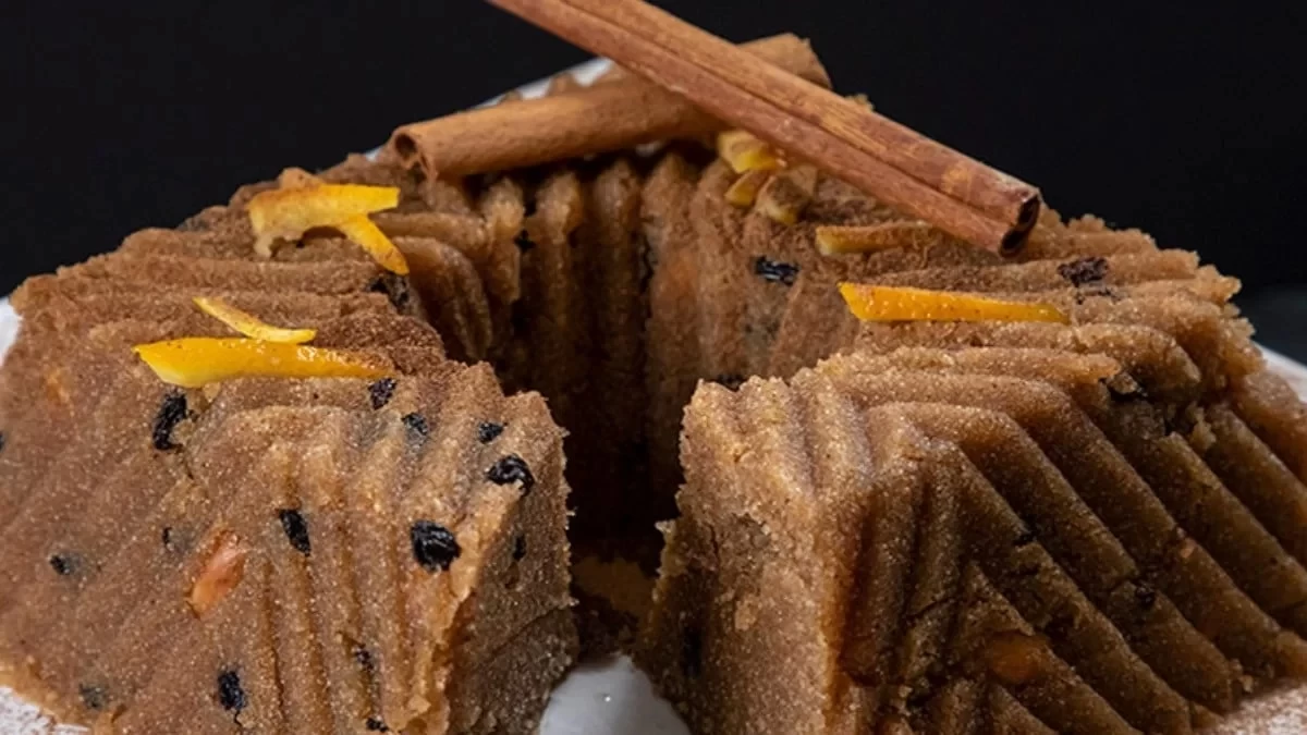 Χαλβάς σιμιγδαλένιος της γιαγιάς: Με πορτοκάλι, λεμόνι & κανέλα - Πως να συροπιάσει σωστά χωρίς να διαλύεται 