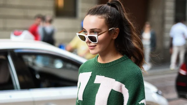 Φούτερ & φούστα: 6 μοδάτοι συνδυασμοί για να πάρεις ιδέες