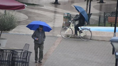 Καιρός (25/2): «Μέχρι τις βραδινές ώρες τα φαινόμενα θα...» - Πού θα "χτυπήσουν" βροχές και καταιγίδες