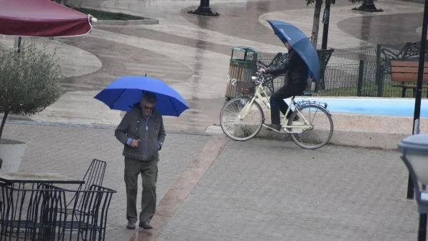 Καιρός (25/2): «Μέχρι τις βραδινές ώρες τα φαινόμενα θα...» - Πού θα "χτυπήσουν" βροχές και καταιγίδες