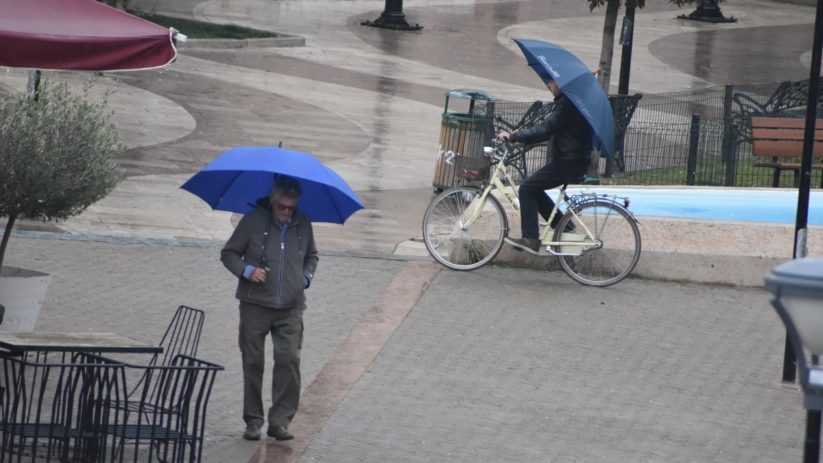 Καιρός (25/2): «Μέχρι τις βραδινές ώρες τα φαινόμενα θα...» - Πού θα "χτυπήσουν" βροχές και καταιγίδες