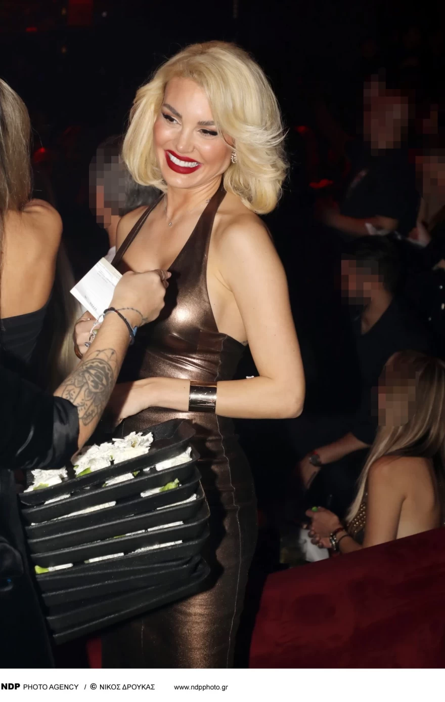 Αλεξάνδρα Παναγιώταρου - Γαρύφαλλα