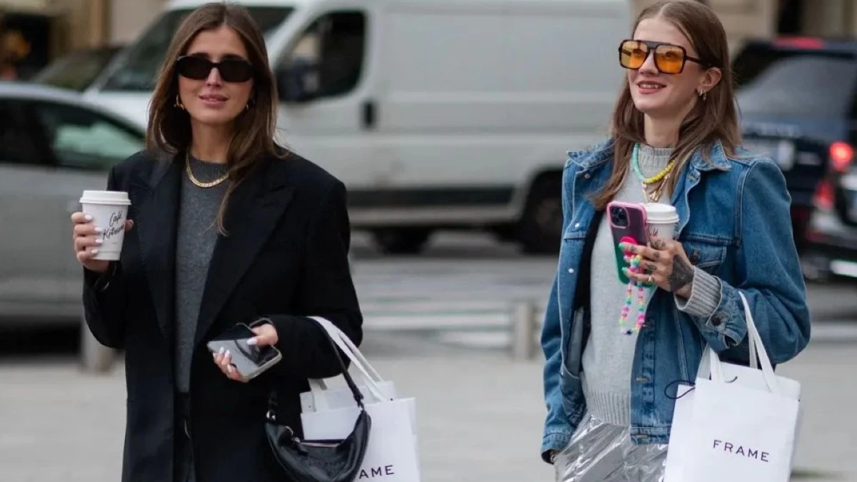 Ξαφνικά όλες φοράνε αυτό το "παλιακό" κολιέ που δημιουργεί μοδάτα σύνολα