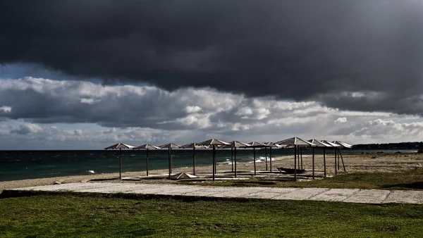 Καιρός 12/2: Ισχυρές βροχές και καταιγίδες σήμερα - Οι άνεμοι θα φτάσουν τα 9 μποφόρ