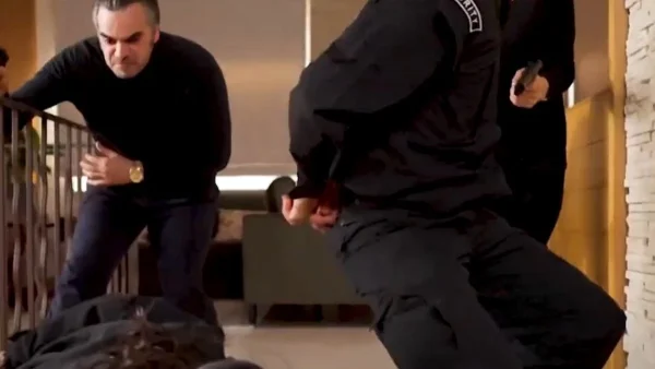 Η γη της ελιάς (27/2): «Αφήστε μας να φύγουμε διαφορετικά θα την σκοτώσουμε» - Πέφτει νεκρός μέσα στο σπίτι του