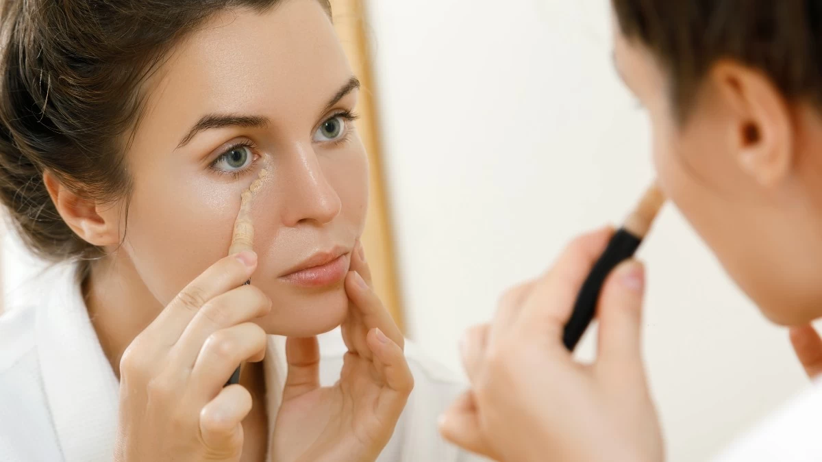 Aυτό το concealer-που κοστίζει κάτω από 5 ευρώ-θα σε κάνει να δείχνεις 10 χρόνια νεότερη!