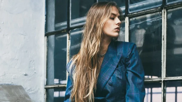 5 σύνολα που θα αντικαταστήσουν τις εμφανίσεις σου με τζιν και θα τα φοράς ξανά και ξανά το 2024