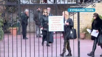 Άντζελα Δημητρίου: Στο κοιμητήριο Ηλιούπολης όπου έθαψε την μητέρα της, με την Όλγα Κιουρτσάκη (Βίντεο) - Απών ο γαμπρός της, Φώτης Λώσης