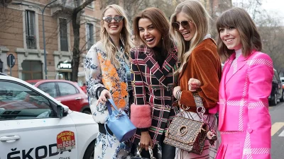 Μπότες μέχρι το γόνατο: Με αυτά τα 7 outfits τις βλέπουμε παντού αυτό τον μήνα