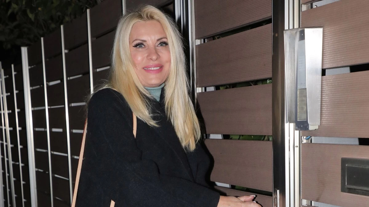 «Είχαν έρθει στο περιοδικό με στικάκι φωτογραφίες από πολύ ιδιωτικές στιγμές διακοπές της Ελένης Μενεγάκη σε δωμάτιο ξενοδοχείου»