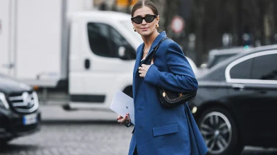 Mom jean: Με ποια παπούτσια θα το βάλεις την άνοιξη; Η Chanel λανσάρει τη νέα τάση