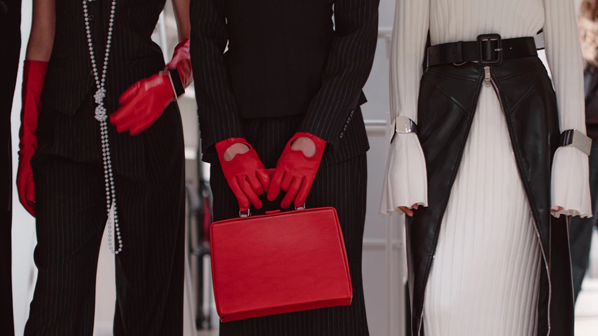 Άγιος Βαλεντίνος: Αυτό είναι το "καυτό" κόκκινο φόρεμα από τα Zara που θα τον τρελάνει