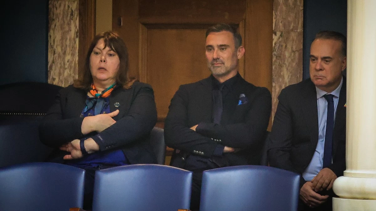 Γιώργος Καπουτζίδης – Φώτης Σεργουλόπουλος: Στα θεωρεία της Βουλής παρακολούθησαν την συζήτηση του νομοσχεδίου για τα ομόφυλα ζευγάρια