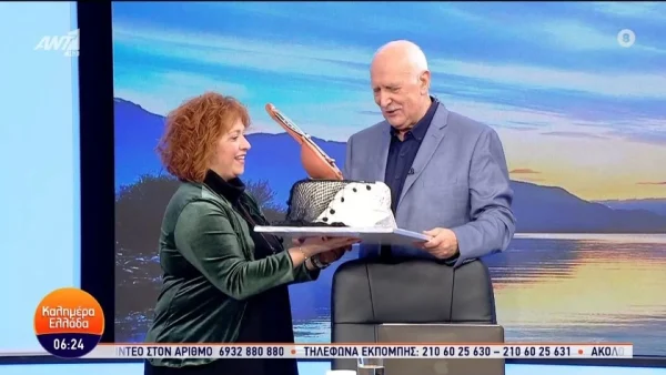 Γιώργος Παπαδάκης: Γενέθλια για τον παρουσιαστή του «Καλημέρα Ελλάδα» - Η έκπληξη στο πλατό με τούρτα και... μαντινάδα