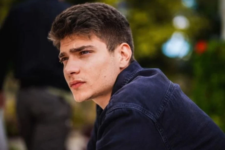 H γη της ελιάς Φίλιππος θάνατος