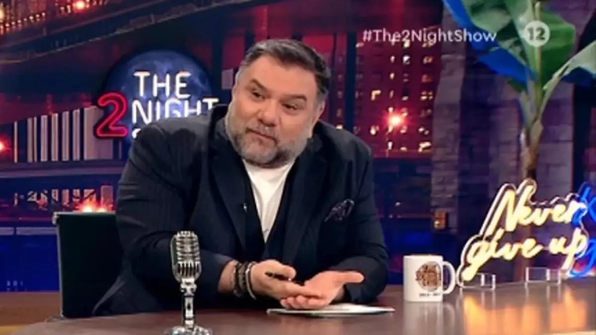 Γρηγόρης Αρναούτογλου - Συγκλονίζει με την αποκάλυψη του: «Έβγαλαν φωτογραφία με την τότε σύντροφό μου μέσα στο δωμάτιο...»