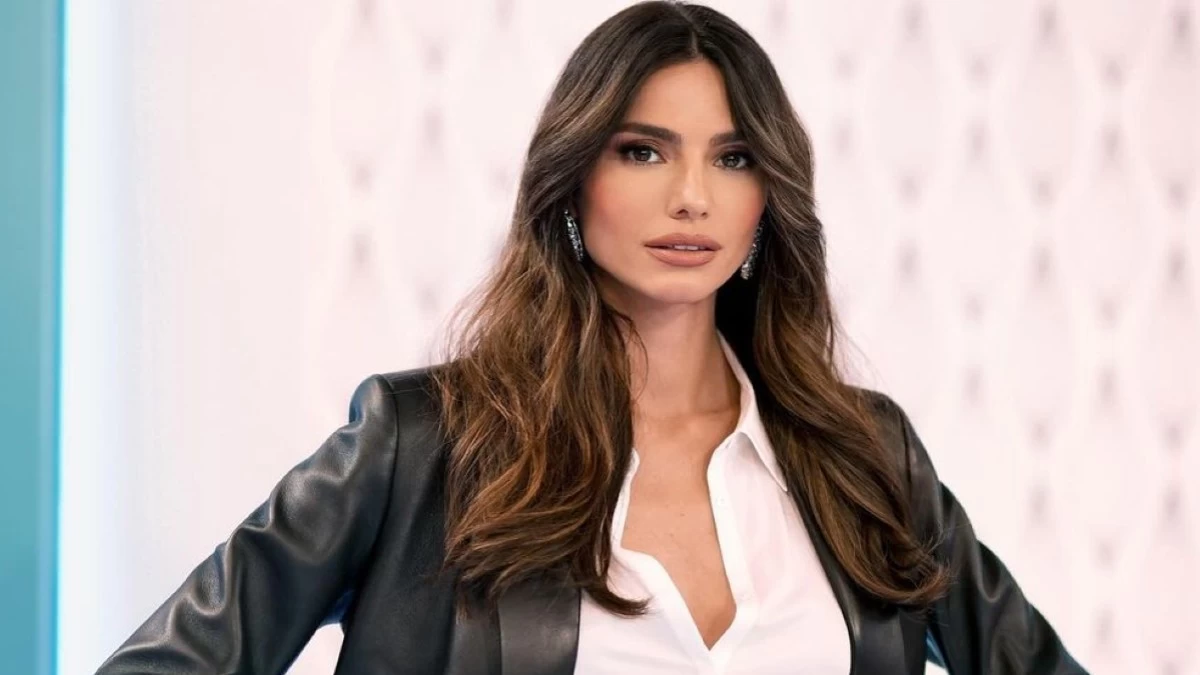 Άγιος Βαλεντίνος: Η Ηλιάνα Παπαγεωργίου είναι έτοιμη για ραντεβού - Αυτό το φόρεμα το θέλουμε όλες ASAP